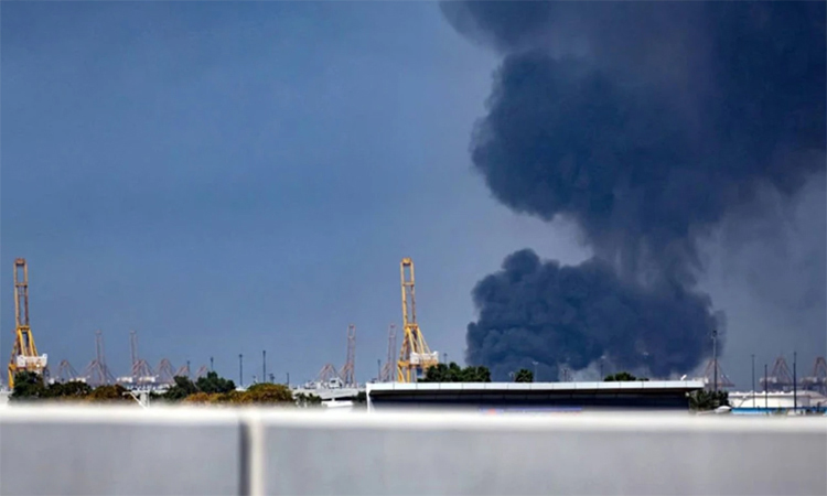 দুবাই বন্দরে কুয়েতি তেলবাহী ট্যাংকারে ইরানি হামলা