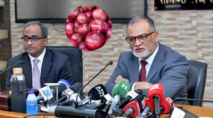 পেঁয়াজের দাম না কমলে আমদানি অনুমোদন দেবে সরকার: বাণিজ্য উপদেষ্টা