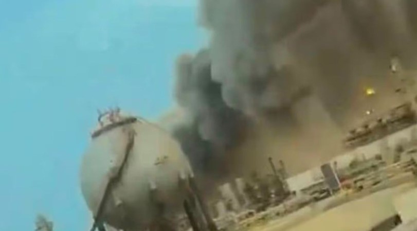 সৌদির সবচেয়ে বড় তেল শোধনাগারে ইরানের ড্রোন হামলা