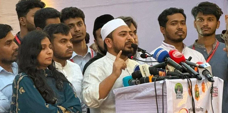 পুরোনো সংবিধানের কথা বললে ফ্যাসিস্ট হাসিনাকেই প্রধানমন্ত্রী হিসেবে মেনে নিতে হবে: নাহিদ