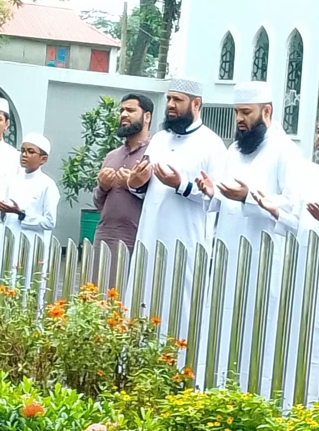 ইসলামিক বক্তা ড. মিজানুর রহমান আজহারী লালমাইয়ে এসেছেন