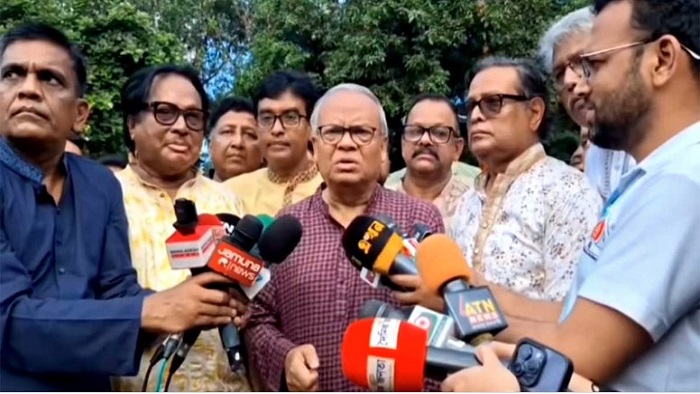 নির্বাচন নিয়ে প্রধান উপদেষ্টা গড়িমসি করছেন