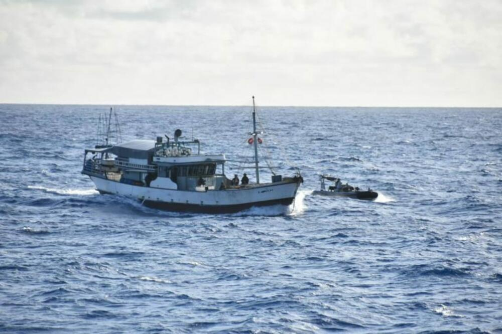 প্রায় ৫ টন কোকেন জব্দ করে নৌবাহিনী