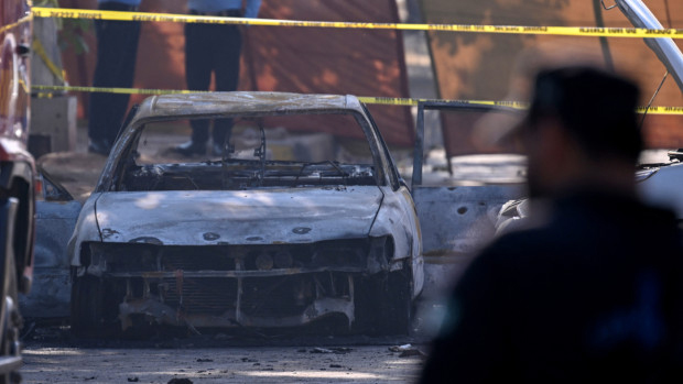 পাকিস্তানে আদালতের বাইরে বিস্ফোরণ