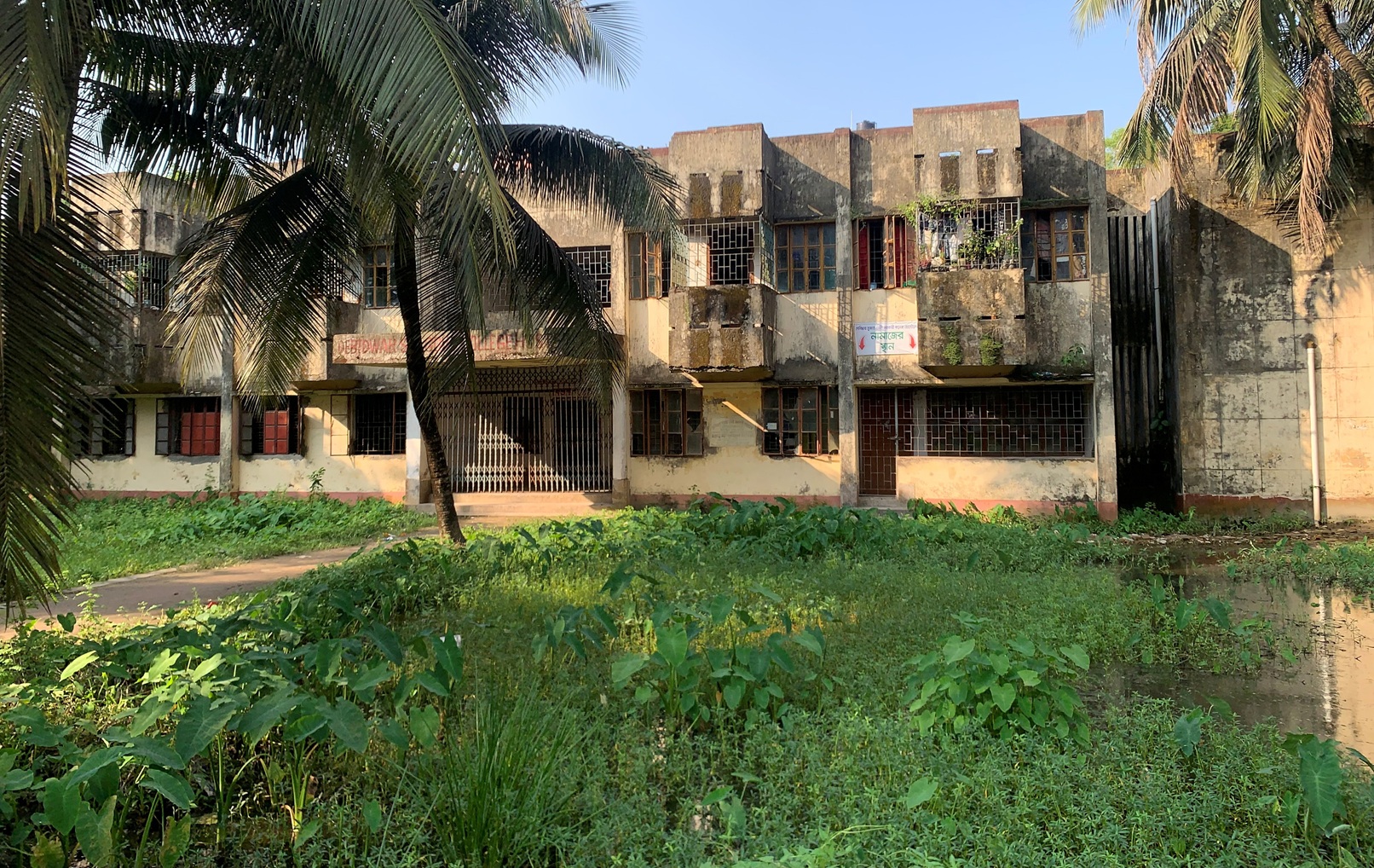 ৩০ বছরেও ছাত্রীনিবাসে আসন বরাদ্দ দেওয়া হয়নি, ছাত্রাবাসের বেহাল দশা