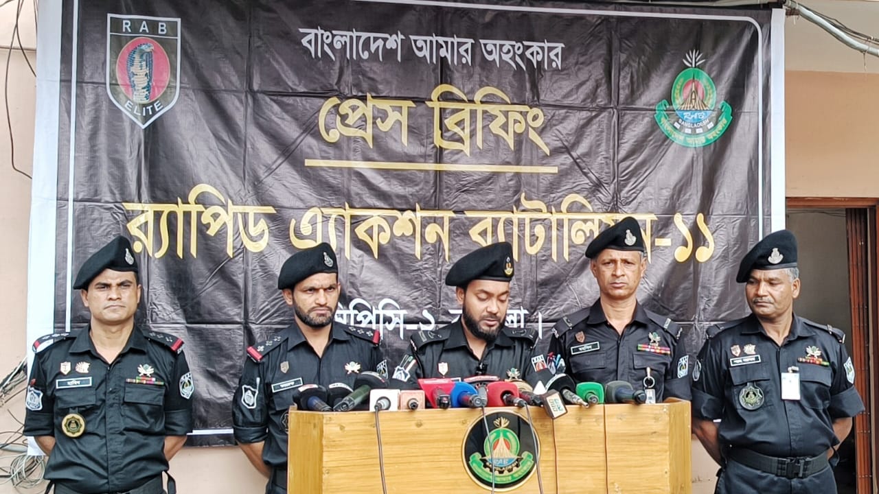 নাঙ্গলকোটে ইউপি সদস্যকে তুলে নিয়ে কুপিয়ে ও গুলি করে হত্যার ঘটনার প্রধান আসামি গ্রেপ্তার