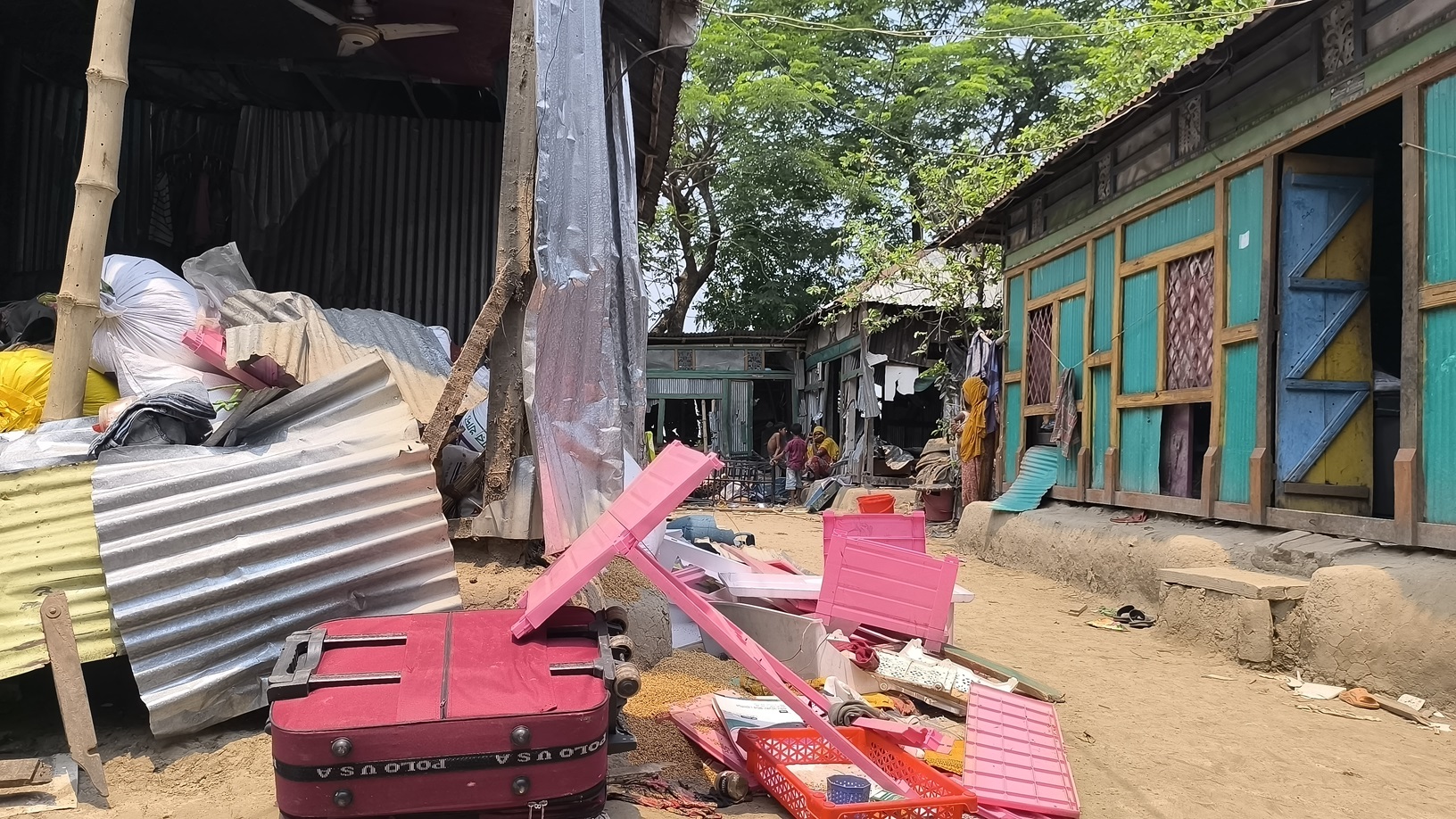 দেবীদ্বার সেনা সদস্যের বাড়িতে দুর্বৃত্তদের হামলা, ভাংচুর ও লুটপাটের অভিযোগ