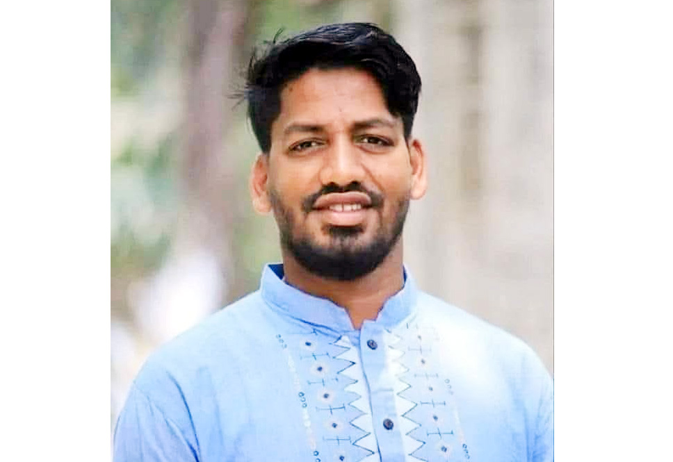 পুলিশ সদস্যকে আটকে মারধর চাঁদা দাবি