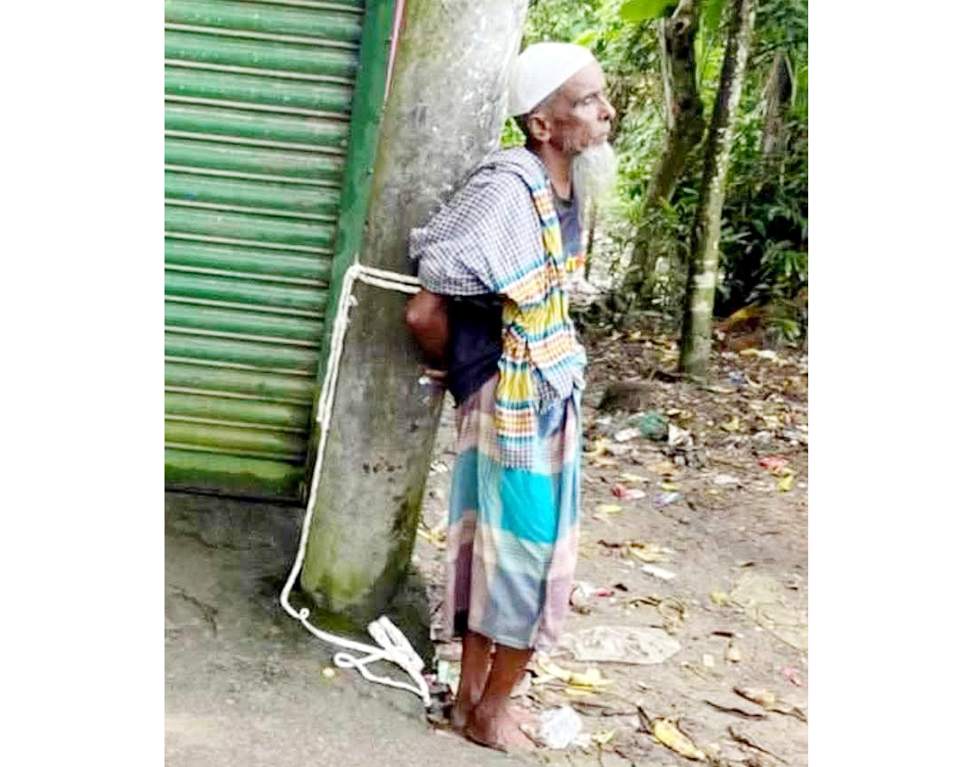বৃদ্ধকে খুঁটির সঙ্গে বেঁধে নির্যাতন