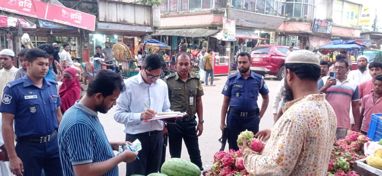 মুরাদনগরে ভ্রাম্যমান আদালতের অভিযানে তিন দোকানীকে জরিমানা