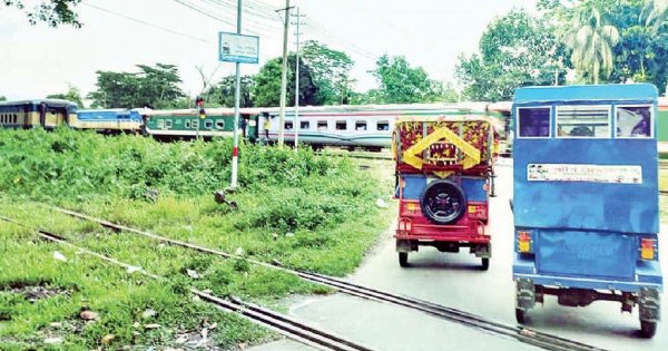মানুষখেকো কুমিল্লার দেড় শতাধিক লেভেল ক্রসিং