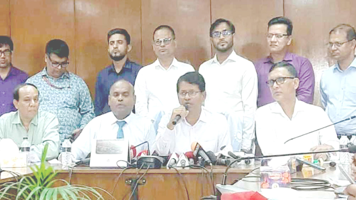 এসএসসির ফলাফলে ‘ধস’ নিয়ে যে ব্যাখ্যা দিলেন ঢাকা বোর্ড চেয়ারম্যান