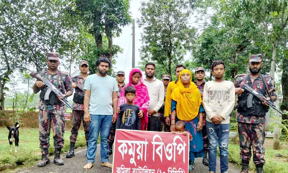 কুমিল্লা সীমান্তে ১৩ বাংলাদেশীকে ভারত হতে পুশ-ইন করল বিএসএফ