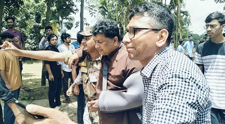 ৩ ঘণ্টা ধরে চলছে স্থানীয়দের সঙ্গে চবি শিক্ষার্থীদের সংঘর্ষ,
উপ-উপাচার্য ও প্রক্টর আহত