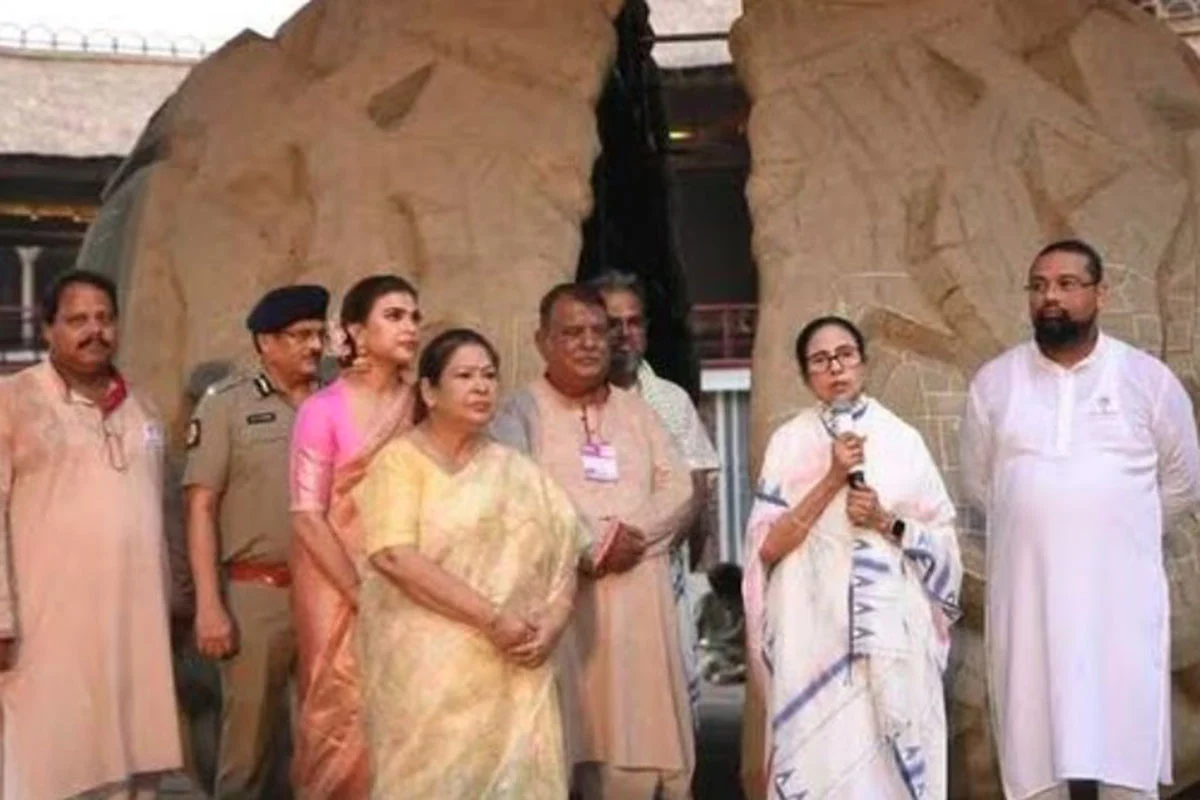 একদিনে তিন হাজার দুর্গাপূজার উদ্বোধন করে রেকর্ড করলেন মমতা