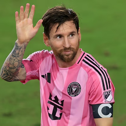 ক্যারিয়ারে ৯০০ গোলের রেকর্ড স্পর্শ মেসির