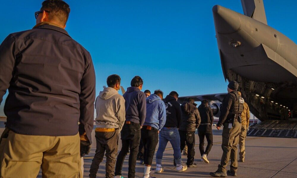 ​‘ডাঙ্কি রুট’ দিয়ে অবৈধ অনুপ্রবেশ: যুক্তরাষ্ট্র থেকে ফেরত পাঠানো হলো ৫৪ ভারতীয় যুবককে।