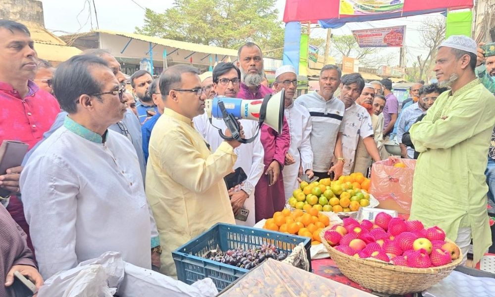 রোজাদারদের স্বস্তি দিতে কম মুনাফায় পণ্য বিক্রি করুন: ড. খন্দকার মারুফ