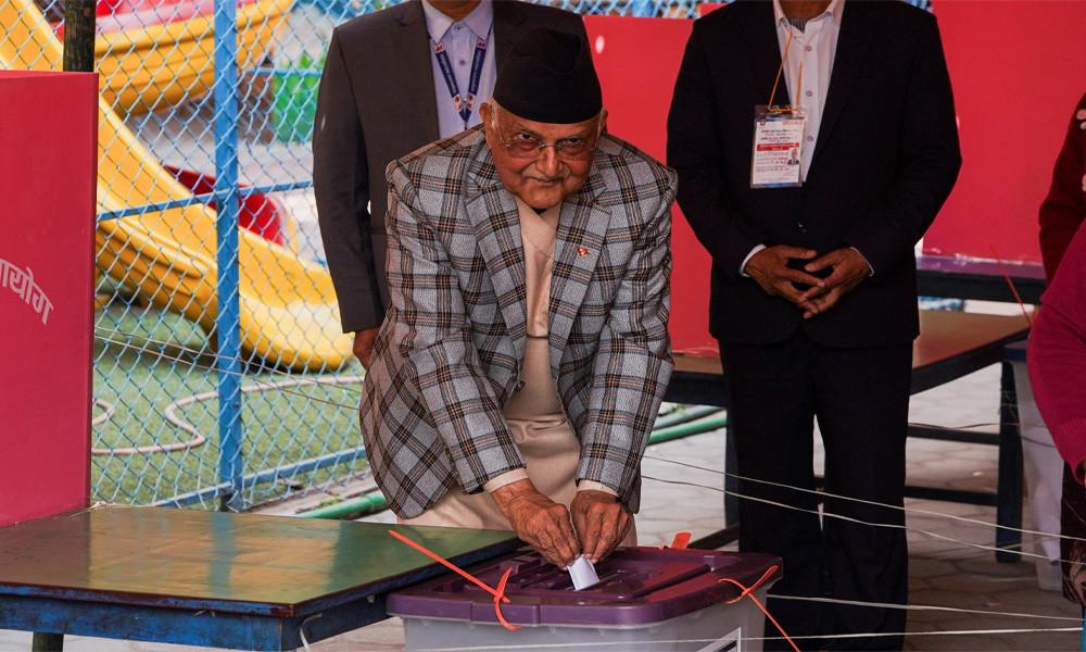 নেপালের নির্বাচনে ভোট দিলেন ক্ষমতাচ্যুত সাবেক প্রধানমন্ত্রী