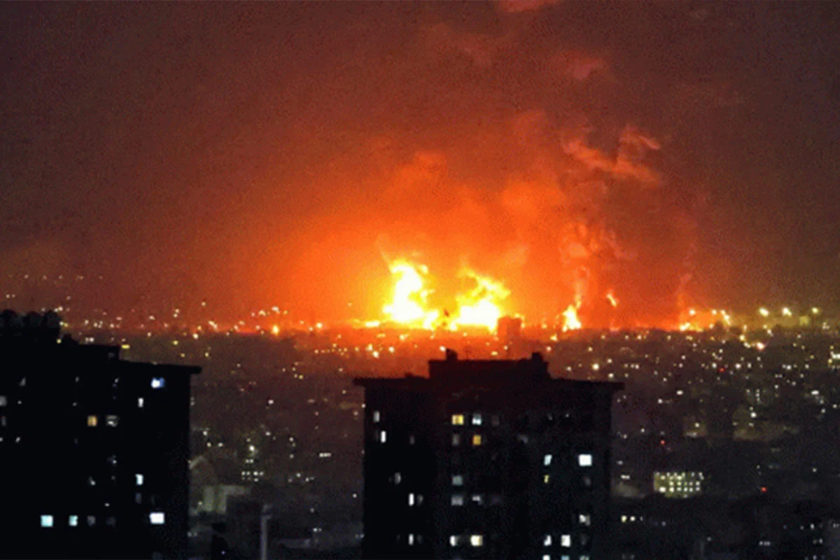 ইরানের আকাশে ঘন মেঘ, ঝরছে অদ্ভুত ‘কালো বৃষ্টি’