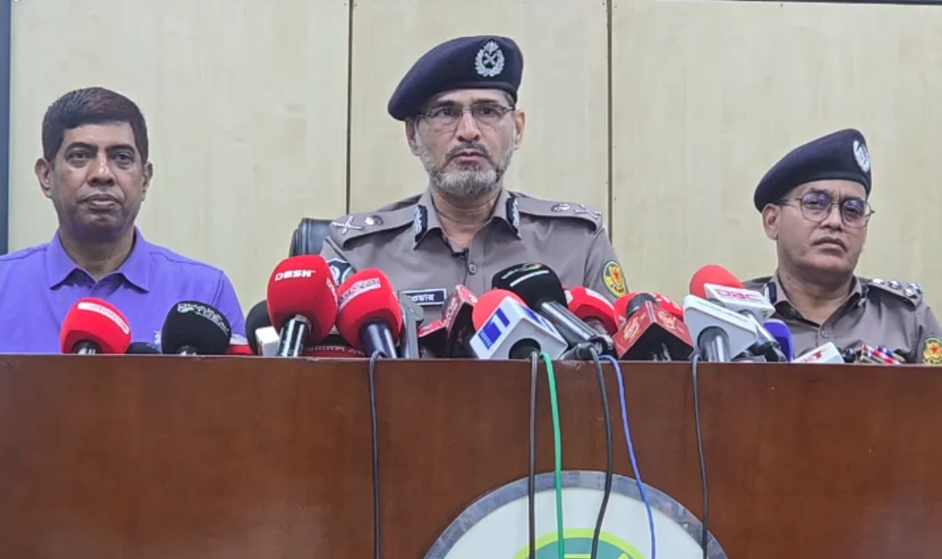 ঈদের ছুটিতে টাকা-গয়না আত্মীয়র বাসায়, নইলে থানায় রাখুন: পুলিশ