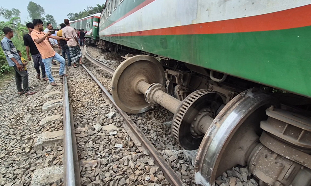 নীলসাগর এক্সপ্রেসের ৯ বগি লাইনচ্যুত, তদন্তে কমিটি