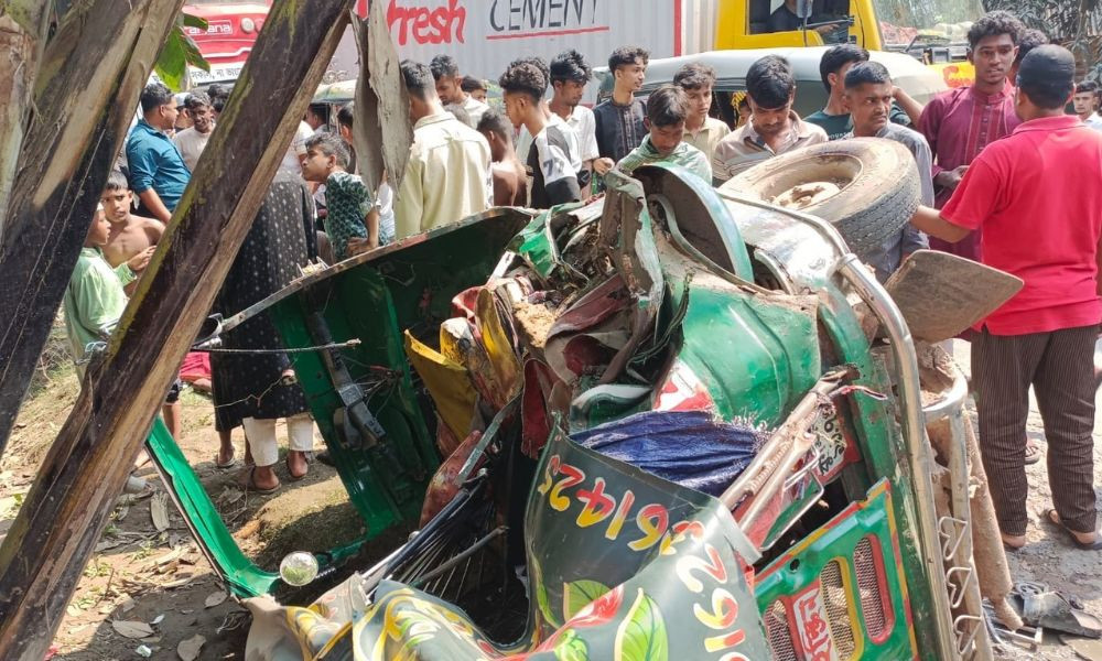 দেবীদ্বারে বাস-সিএনজি সংঘর্ষে নিহত ১, আহত ৩