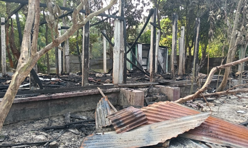 চান্দিনায় মাদকের টাকা না পেয়ে ঘরে আগুন