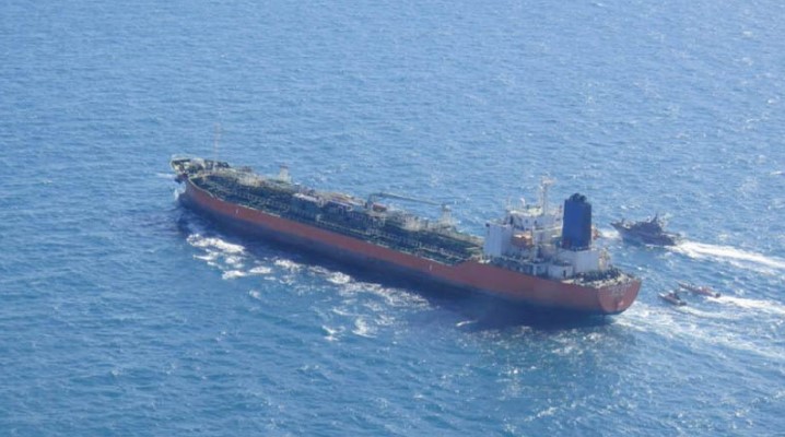 ৩ লাখ ৫০ হাজার লিটার চোরাই জ্বালানিসহ জাহাজ আটক করল ইরান