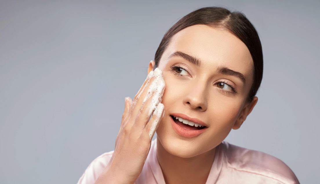 মুখে সাবান ব্যবহারে ক্ষতি হতে পারে