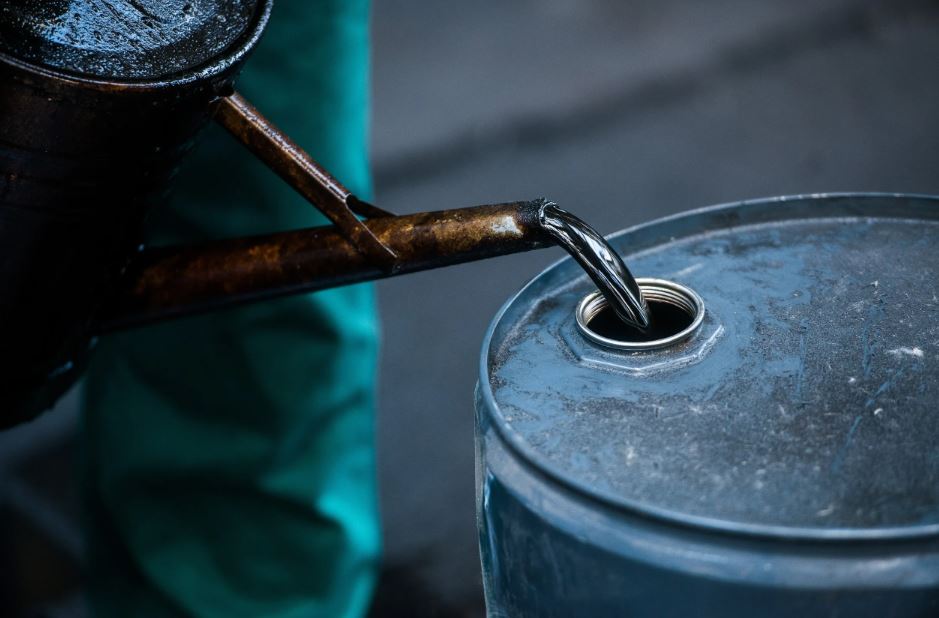 এবার বিশ্ববাজারে বাড়ল জ্বালানি তেলের দাম