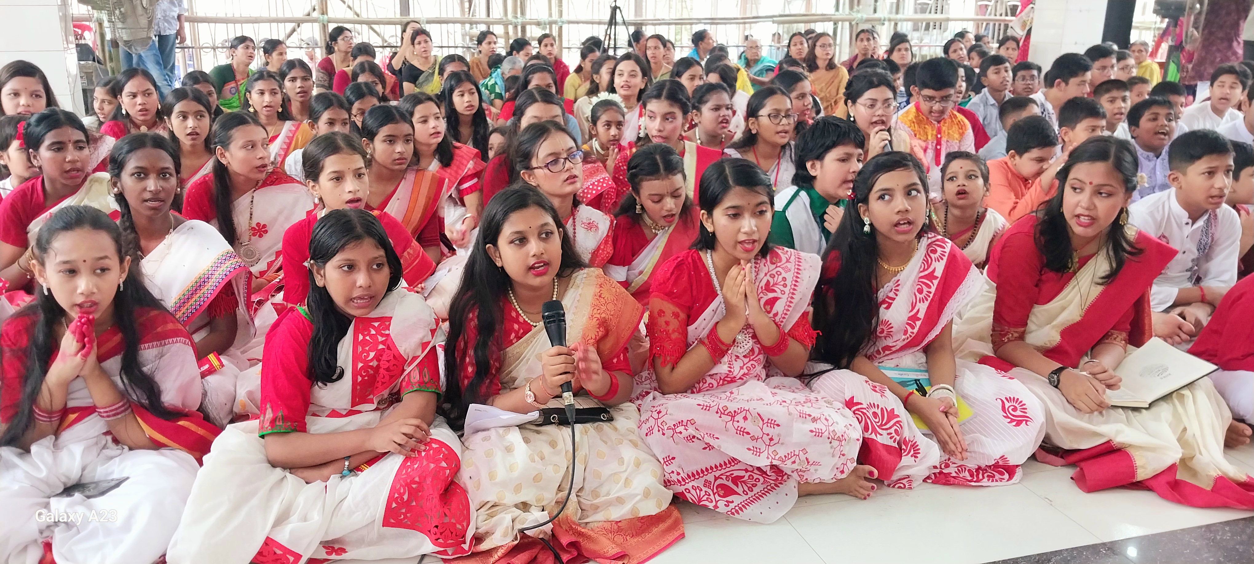 প্রথমবারের মতো কুমিল্লায় মহালয়া উৎসবে হাজারো ভক্ত-শ্রোতার সমাগম
