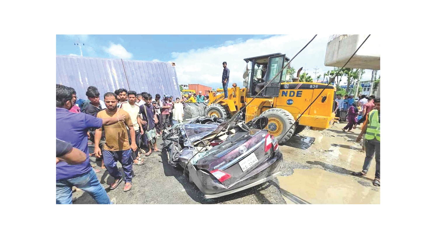 লরিরচাপায় মারা গেলেন মা বাবা ও দুই ছেলে