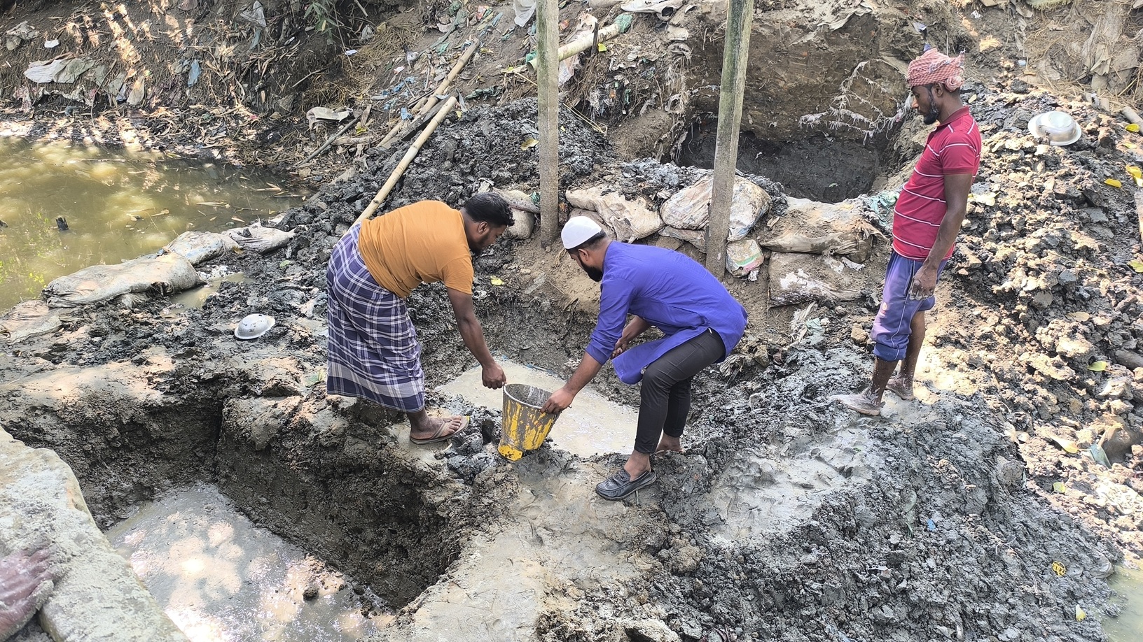 ৩০ বছরের বাঁশের সাঁকো  হাসনাতের প্রচেষ্টায় রূপ নিল কালভার্টে