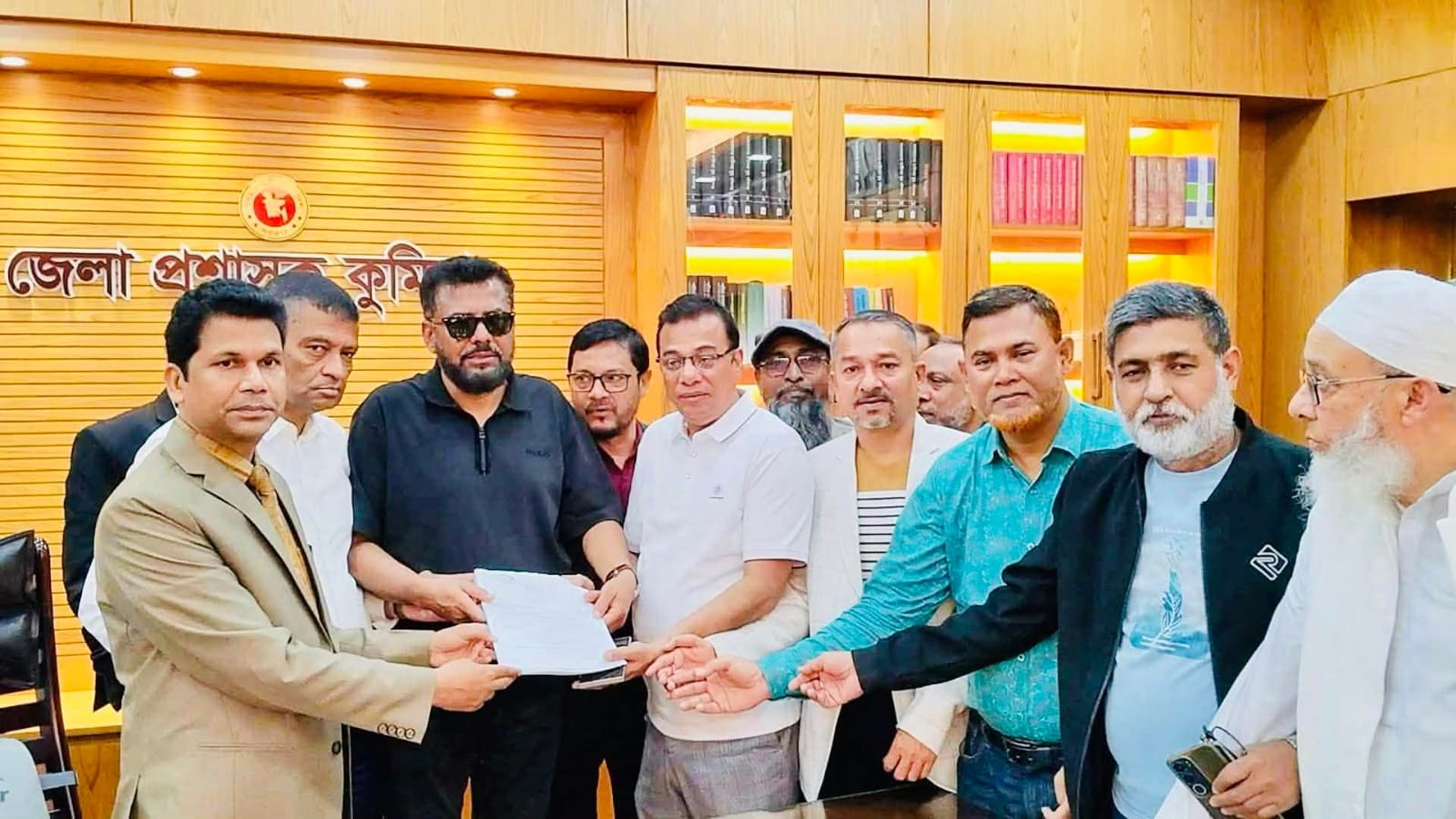 কুমিল্লা- ৮ আসনে বিএনপির প্রার্থী জাকারিয়া তাহের সুমনের পক্ষে মনোনয়ন ফরম সংগ্রহ