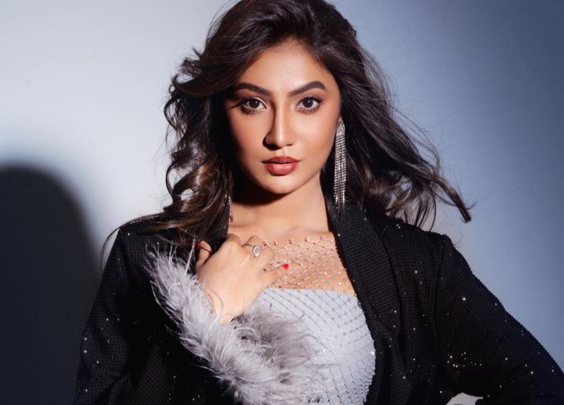 নতুন লুকে নজর কাড়লেন সুনেরাহ