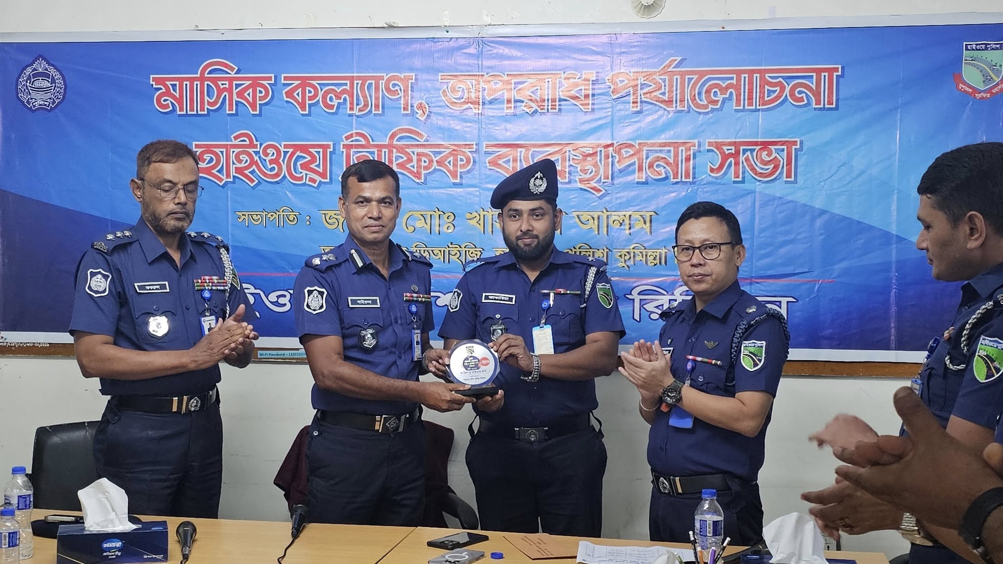 কুমিল্লা রিজিওনের তিন হাইওয়ে থানাকে পুরস্কাকৃত করলেন এডিশনাল ডিআইজি খাইরুল আলম