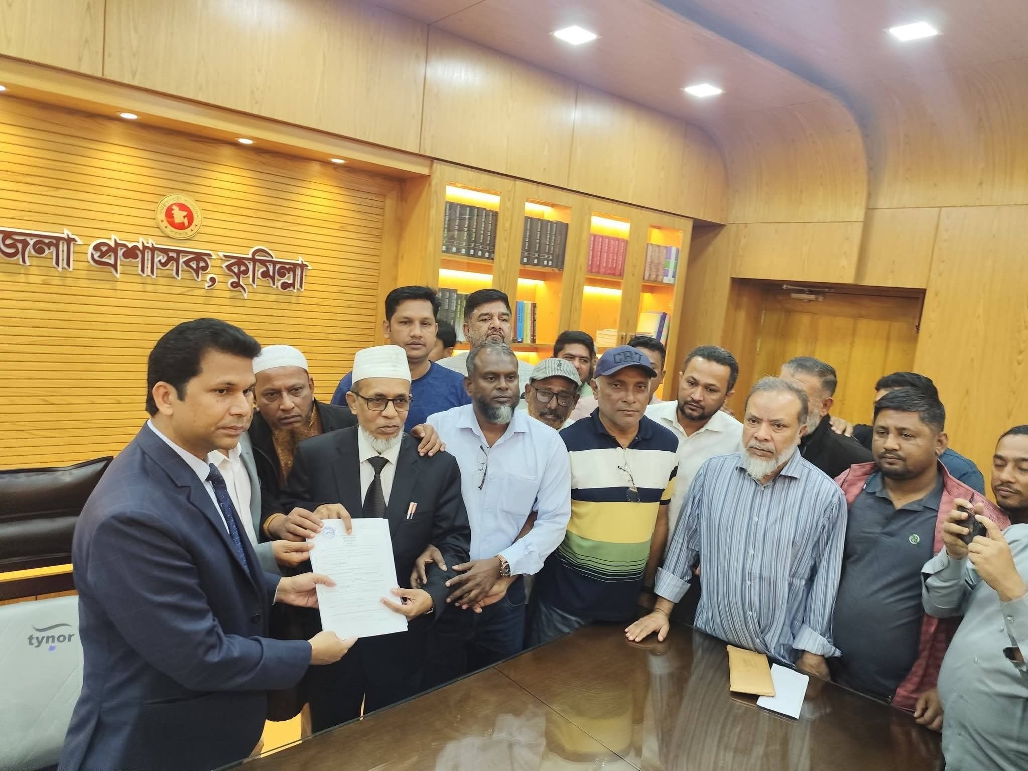 কুমিল্লা- ৬ আসনে সংসদ সদস্য পদে মনোনয়ন ফরম  নিয়েছেন সাবেক মেয়র সাক্কু