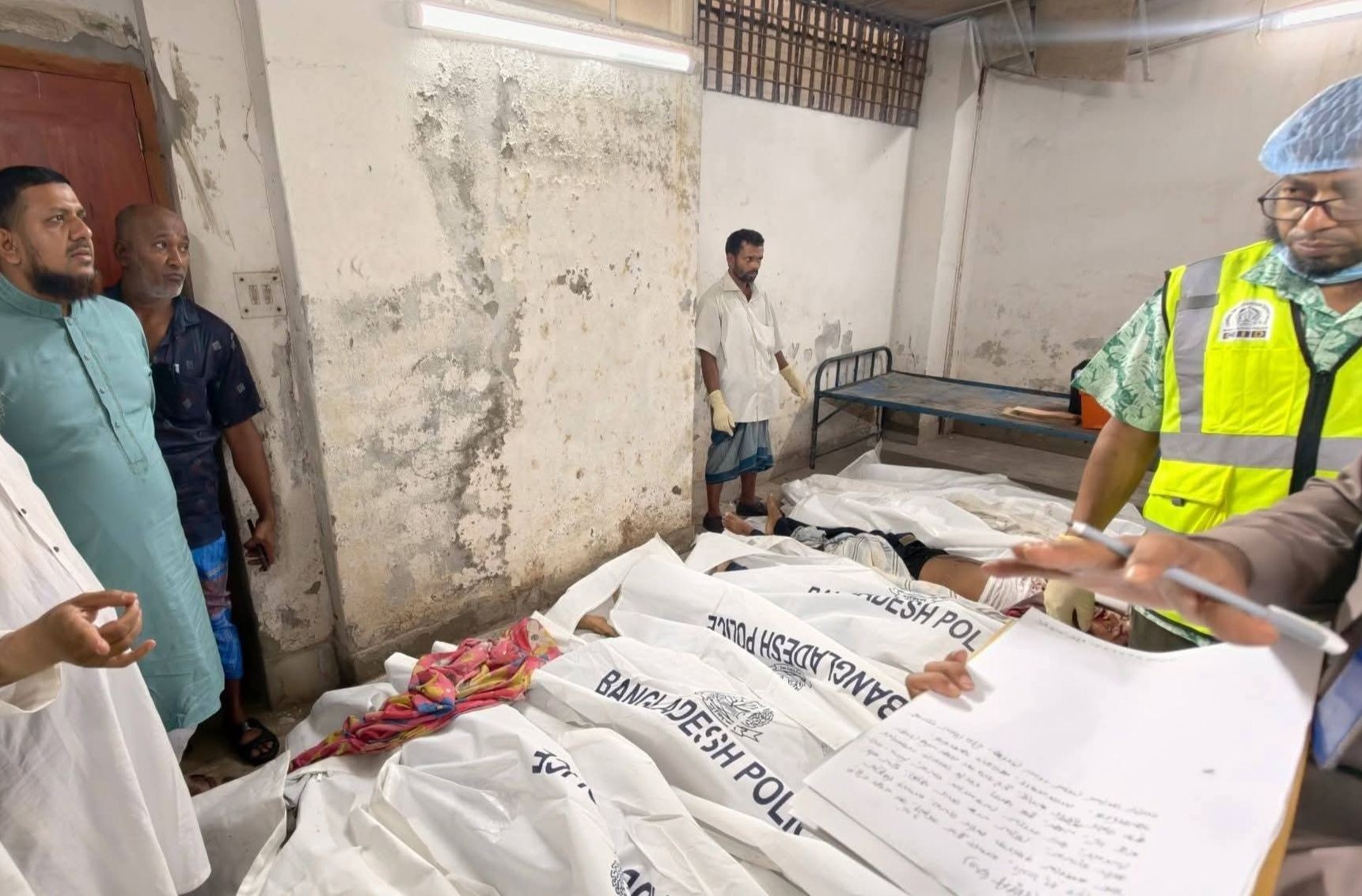 ঈদে কাফনের কাপড়ে মোড়া ১২ জনের মরদেহ ফিরল বাড়ি