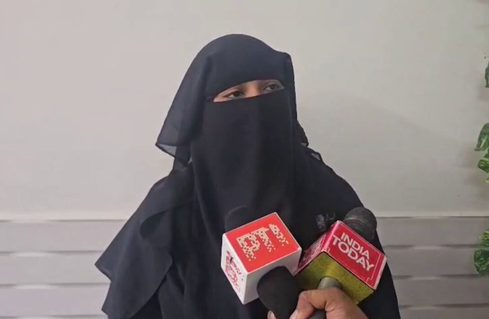 বোরকা পরায় দিল্লিতে হাসপাতালে ঢ়ুকতে দেওয়া হলো না মুসলিম নারীকে