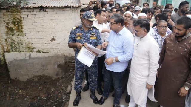 খাল পরিষ্কার কার্যক্রম পরিদর্শন করলেন স্থানীয় সরকার প্রতিমন্ত্রী