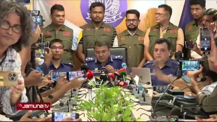 সংবাদ সম্মেলনে কুমিল্লা জেলা পুলিশের দাবি, আইফোন নিতে সন্ধ্যায় বাঁশের কঞ্চি দিয়ে মাথায় আঘাত করে অপ্রতিমকে হত্যা করা হয়, আটক ৪