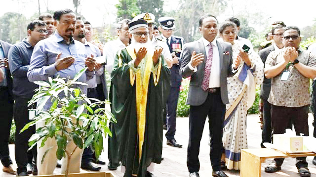 জাতীয় সংসদ প্রাঙ্গণে বৃক্ষরোপণ করলেন স্পিকার ও ডেপুটি স্পিকার