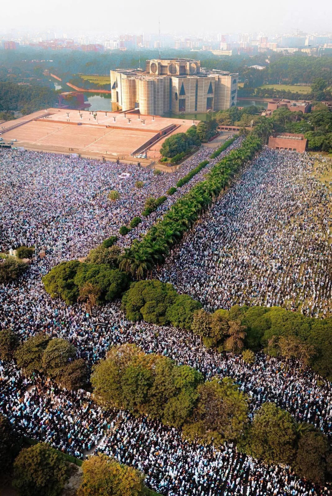 চোখের জলে ওসমান হাদিকে শেষবিদায় জানাল দেশবাসী