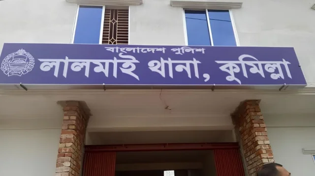 লালমাইয়ে রেলগেট থেকে ট্রাকচালকের লাশ উদ্ধার, আটক ৩