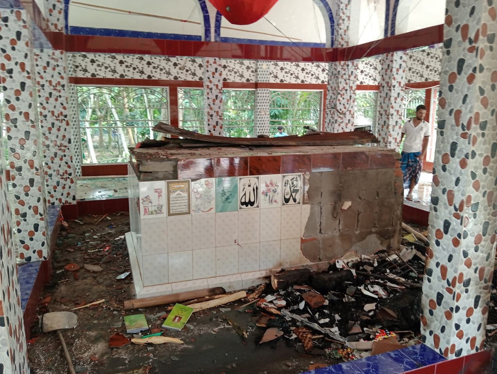 হোমনায় মাজারে হামলা, ২২শ জনের বিরুদ্ধে পুলিশের মামলা