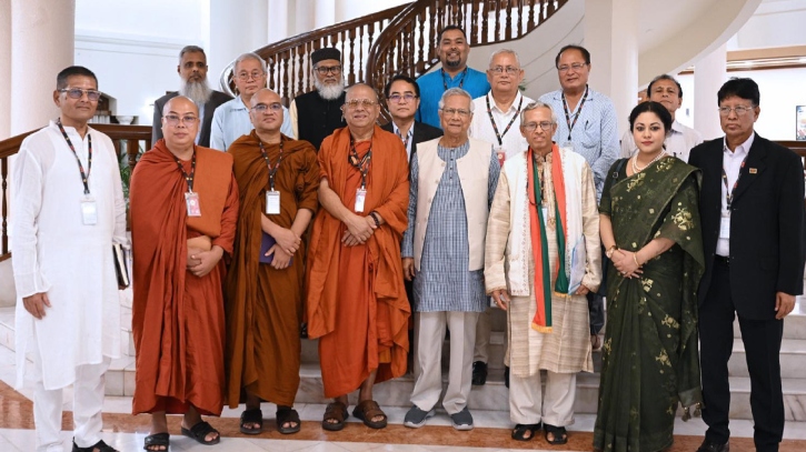 প্রবারণা পূর্ণিমা উপলক্ষে শুভেচ্ছা বিনিময় করলেন প্রধান উপদেষ্টা