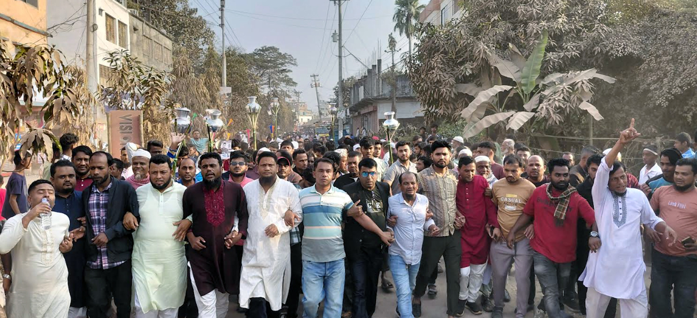 চান্দিনায় স্বতন্ত্র প্রার্থীর সমর্থকদের নির্বাচনী প্রচারণা