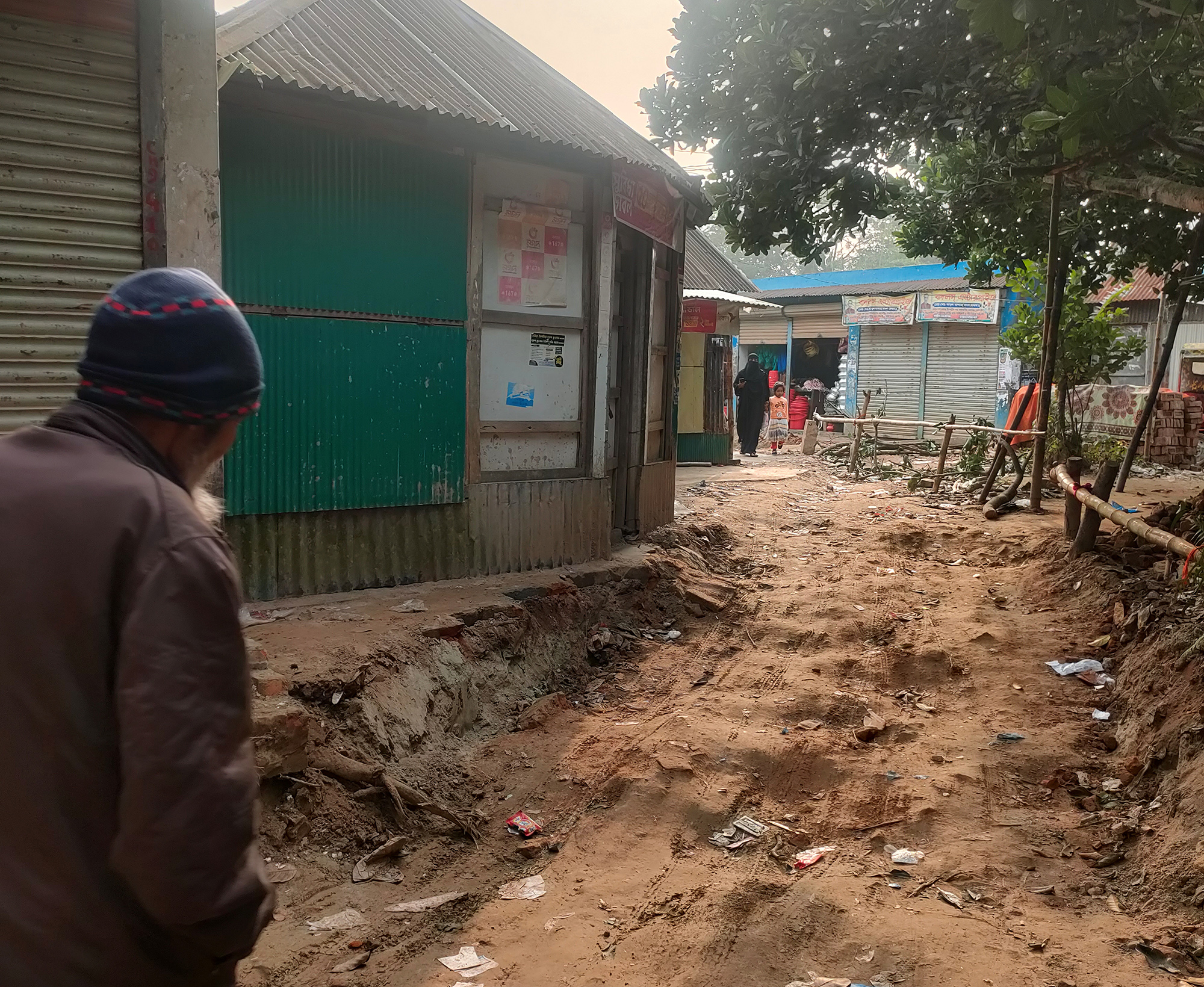 সংস্কারকাজ বন্ধে ১২ গ্রামের মানুষের ভোগান্তি