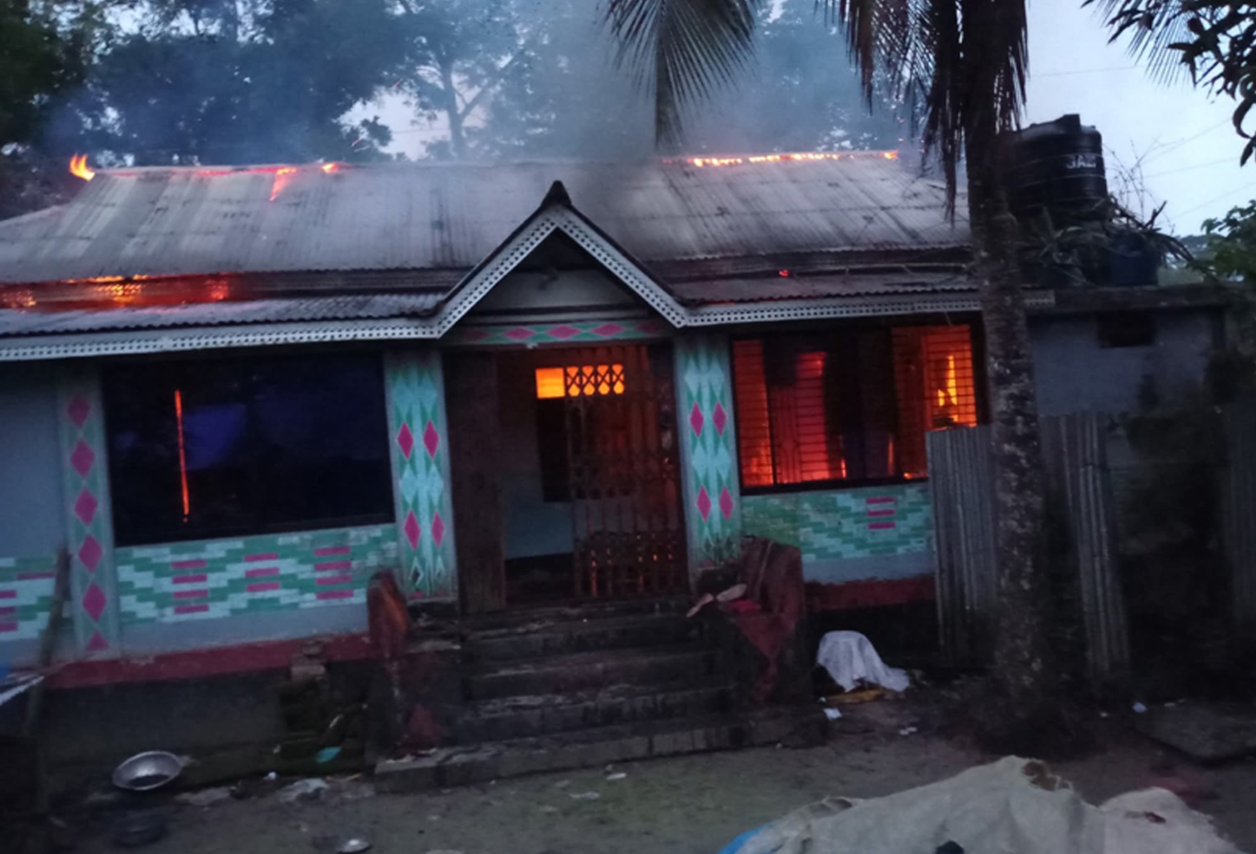 দেবীদ্বারে প্রবাসীর বাড়িতে অগ্নিকান্ডে প্রায় ১৫ লক্ষাধিক টাকার ক্ষয়ক্ষতি